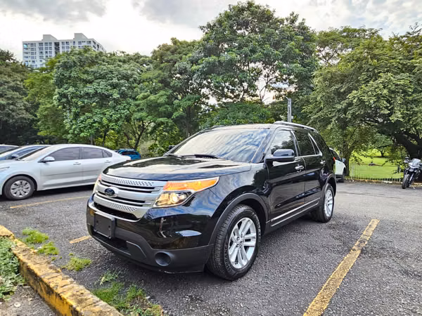 Ford Explorer 2013 – 97,000 km – 7 pasajeros