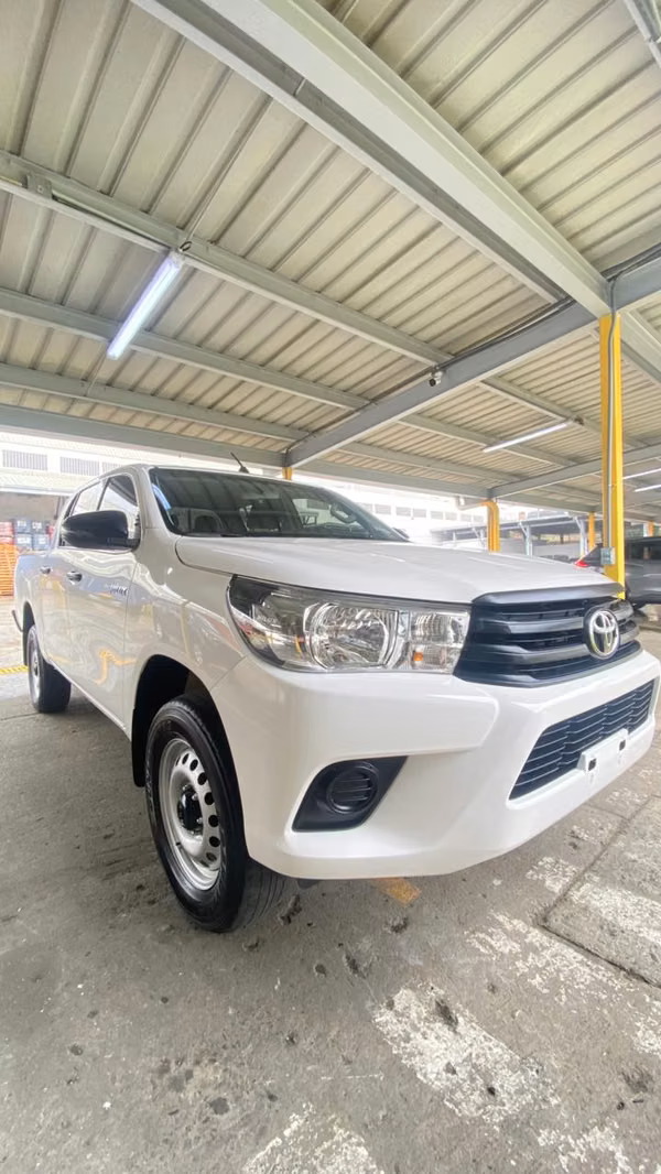 TOYOTA HILUX DOBLE CABINA 2025