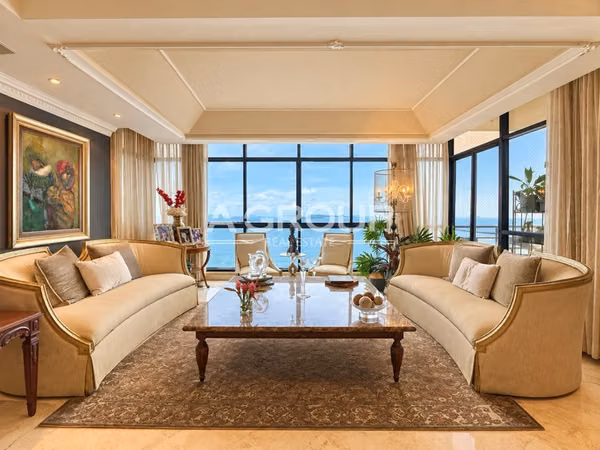 Miramar - Avenida Balboa - Se vende apartamento