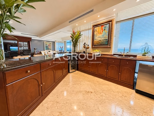 Miramar - Avenida Balboa - Se vende apartamento