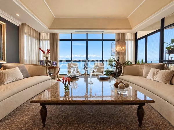 Miramar - Avenida Balboa - Se vende apartamento