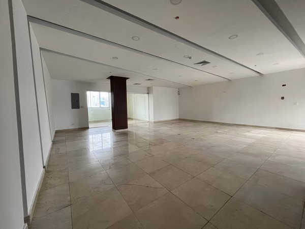 COMMERCIAL LOCATION OF 103 MTS2 BY WAY OF BATONS