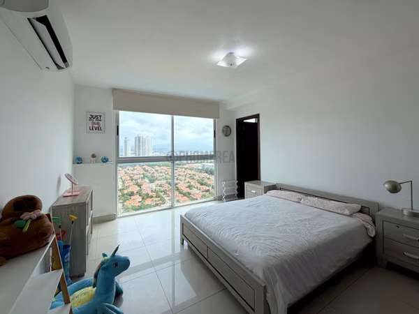 Apartamento Amoblado de 3 Recámaras en Venta o Alquiler en Costa del Este – 220 m²