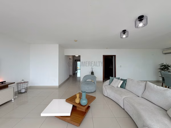 Apartamento Amoblado de 3 Recámaras en Venta o Alquiler en Costa del Este – 220 m²