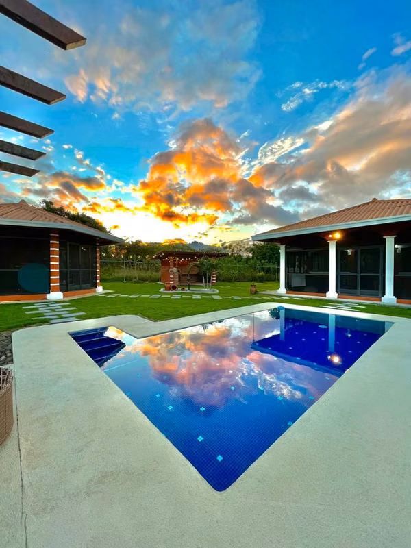 Linda  y completa casa en la Paz de Chame - Mesa de billar