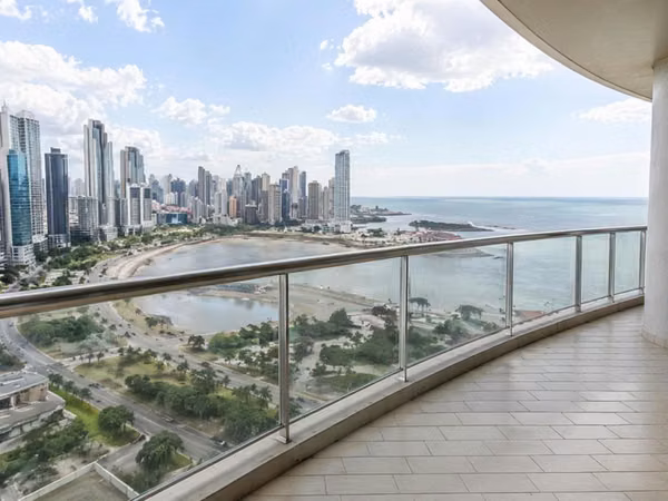 Apartment for rent on Avenida Balboa