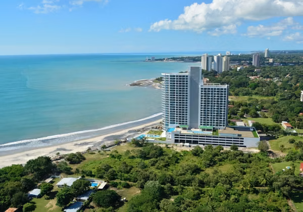 Venta de Apartamento con Vista al Mar en Playa Gorgona – Royal Palm