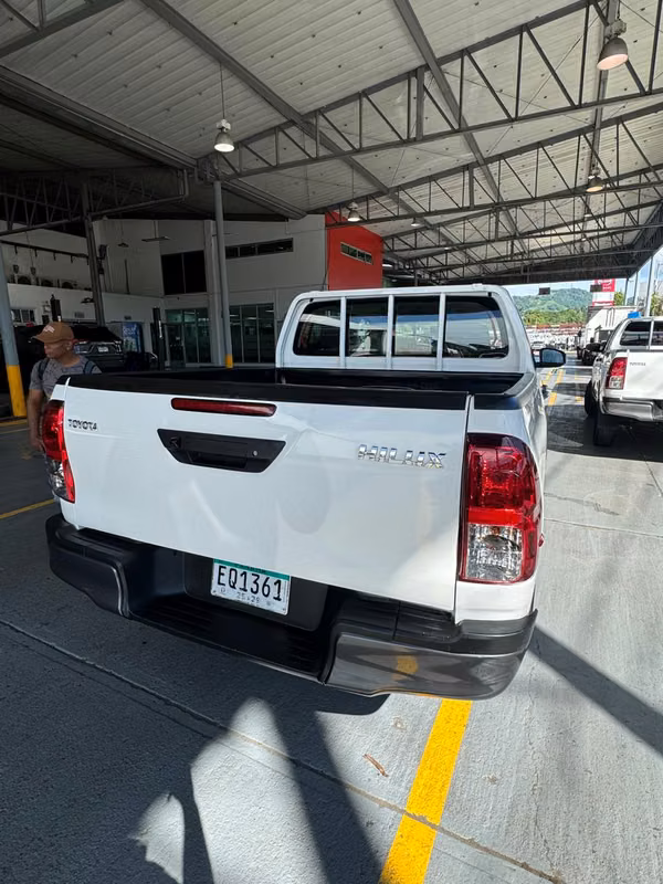 TOYOTA	HILUX DOBLE CABINA 2025