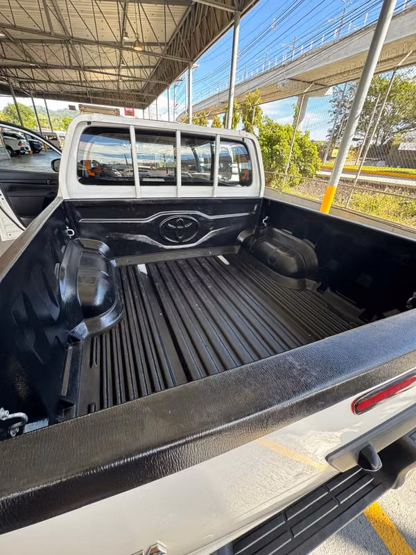 TOYOTA	HILUX DOBLE CABINA 2025