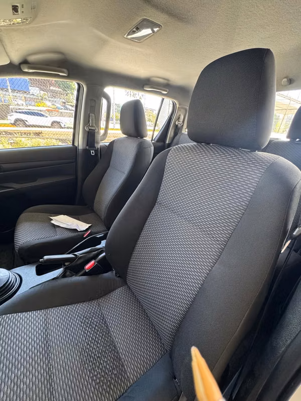 TOYOTA	HILUX DOBLE CABINA 2025