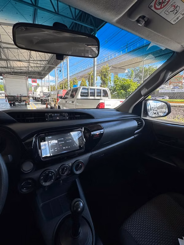 TOYOTA	HILUX DOBLE CABINA 2025