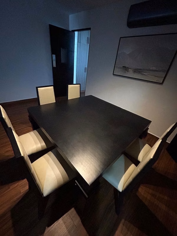 Vendo juego de comedor con 6 sillas