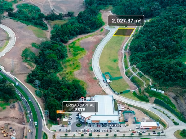 Se venden lotes para uso residencial en Brisas del Golf
