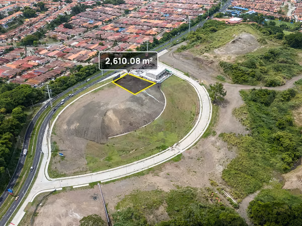Se venden lotes en Brisas del Golf para uso Residencial y Comercial (RM3C2)