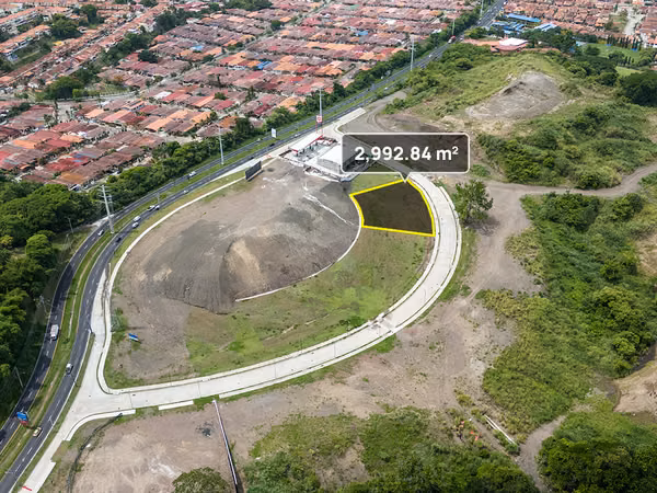 Se venden lotes en Brisas del Golf para uso Residencial y Comercial (RM3C2)