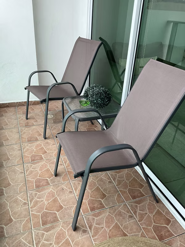 sillas y mesa de terraza