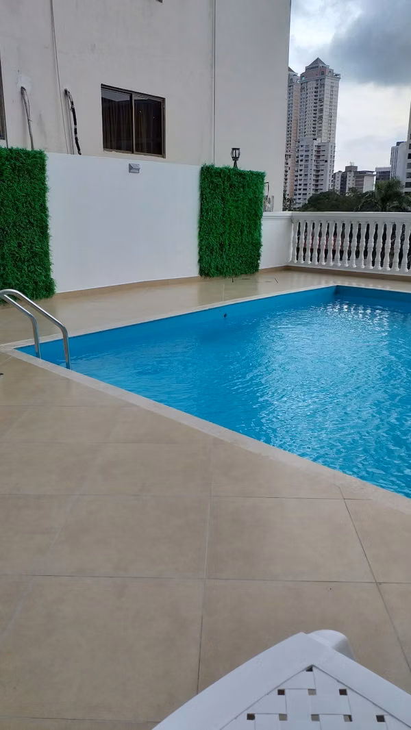 Se vende apartamento en el PH Torres Bella Vista Gardens - Vía España.