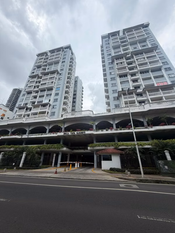 Se vende apartamento en el PH Torres Bella Vista Gardens - Vía España.