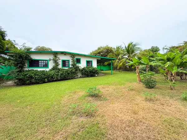 RENOVATED HOUSE WITH A LARGE GARDEN NEAR CORONADO