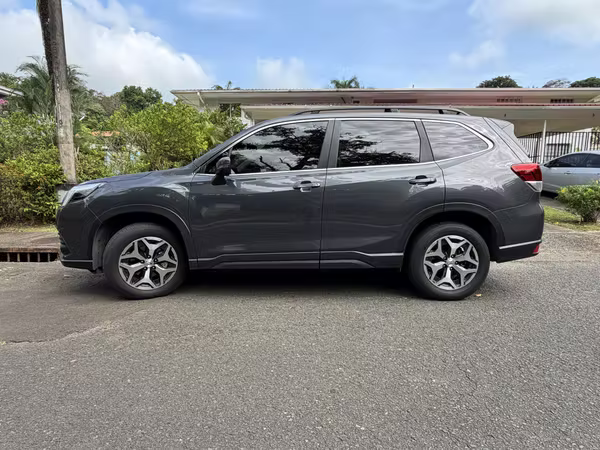 SUBARU  FORESTER  2025 solo 10000 Km oportunidad