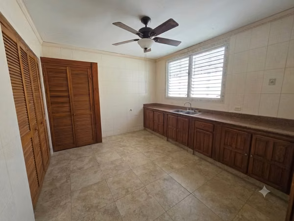EL CARMEN ALQUILO RESIDENCIA ZONIFICACION COMERCIAL