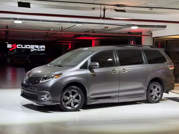 TOYOTA SIENNA SE 2016 ADAPTADA PARA SILLA DE RUEDAS