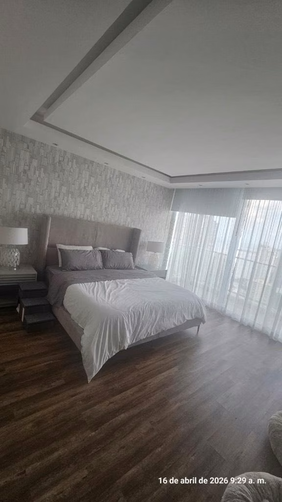 Vendo Penthouse amoblado en Punta Pacífica