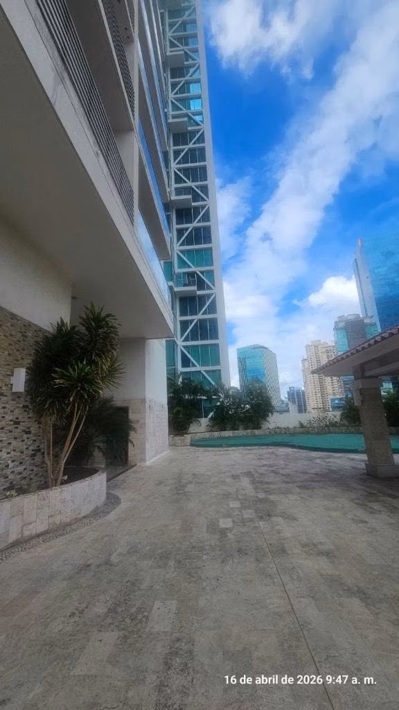 Vendo Penthouse amoblado en Punta Pacífica