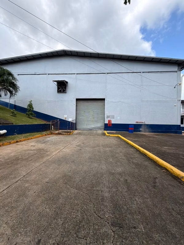 Rento Galera de 421m2 Vía Tocumen P Logístico