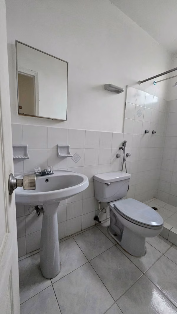 VENDO APARTAMENTO CON AMPLIO BALCON EN CAMINO REAL BETANIA!