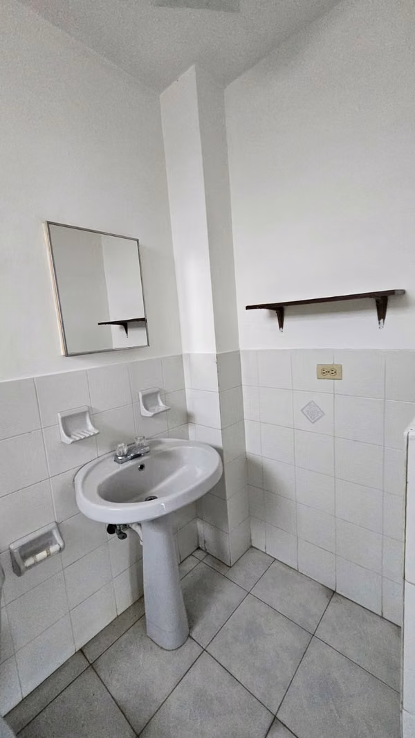 VENDO APARTAMENTO CON AMPLIO BALCON EN CAMINO REAL BETANIA!