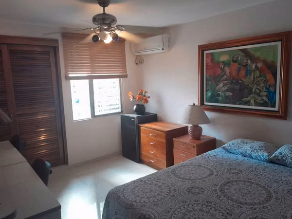 Se alquila habitacion amueblada en Ave. Balboa para dama