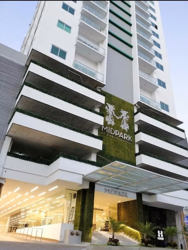 Venta de Apartamento en Edificio Mid Park con Línea blanca