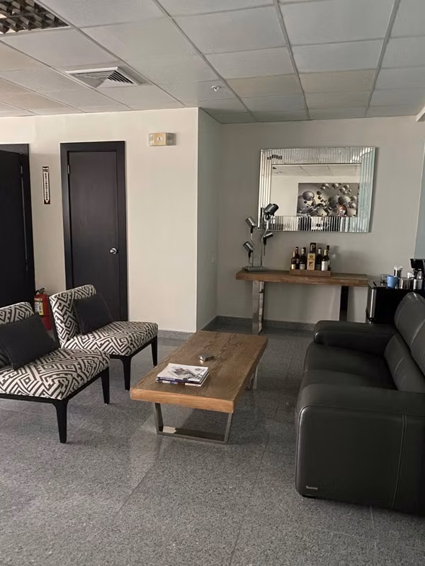 ALQUILO OFICINA PH BICSA FINANCIAL CENTER PISO ALTO  -P