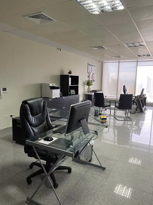 ALQUILO OFICINA PH BICSA FINANCIAL CENTER PISO ALTO  -P