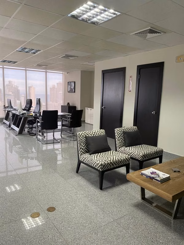 ALQUILO OFICINA PH BICSA FINANCIAL CENTER PISO ALTO  -P