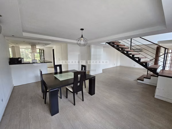 Vendo Casa Unifamiliar de 2 niveles en Green Valley - Albrook. Haga una oferta