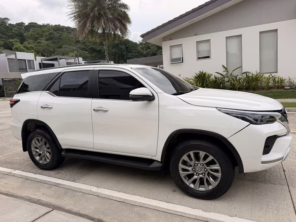 TOYOTA FORTUNER