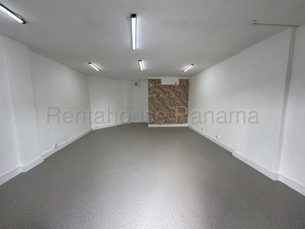 Venta de Local Comercial en Chanis I8808GRR