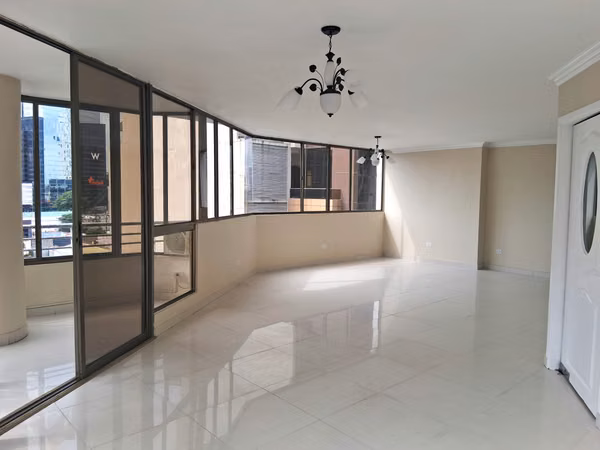 SE VENDE APARTAMENTO EN MARBELLA, BELLA VISTA