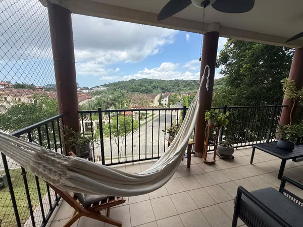 Embassy Club. 276mts 3r 3.5b den $677,000.00neg