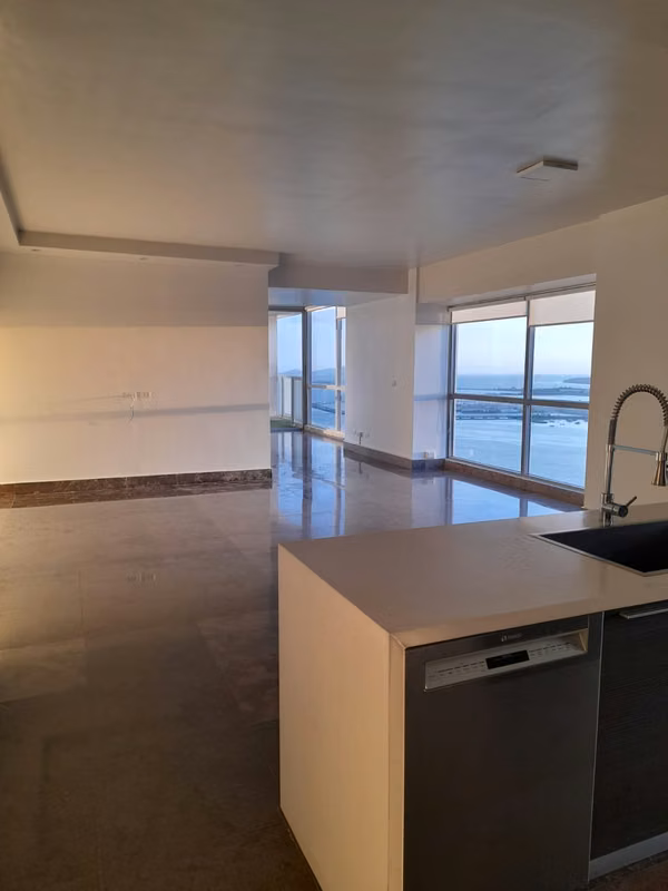 Yoo. 180mts 2r 2b 2est 1dep $595,000.00