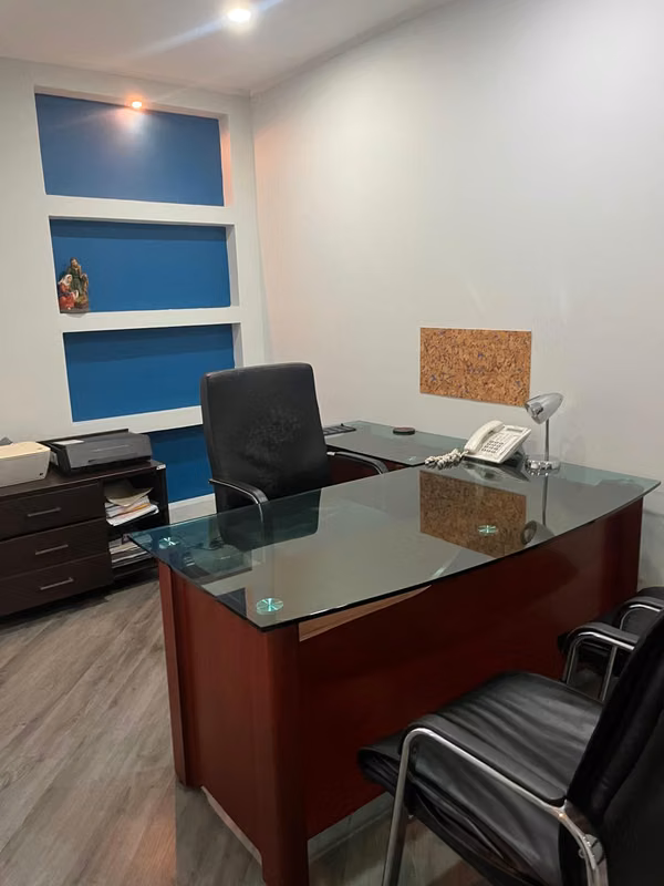 OFFICE FURNITURE LOT IN GOOD CONDITION