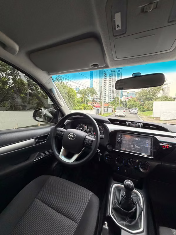 Pickup Toyota Hilux 2023 Manual 4X4 ¡Solo 35mil km!
