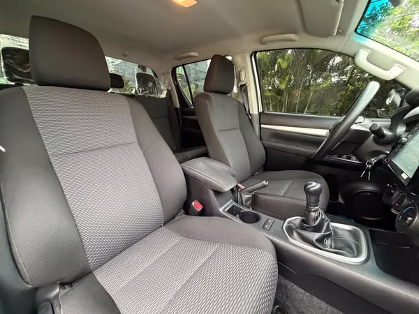 Pickup Toyota Hilux 2023 Manual 4X4 ¡Solo 35mil km!