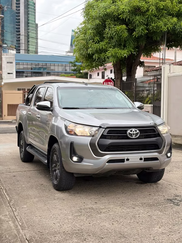 Pickup Toyota Hilux 2023 Manual 4X4 ¡Solo 35mil km!