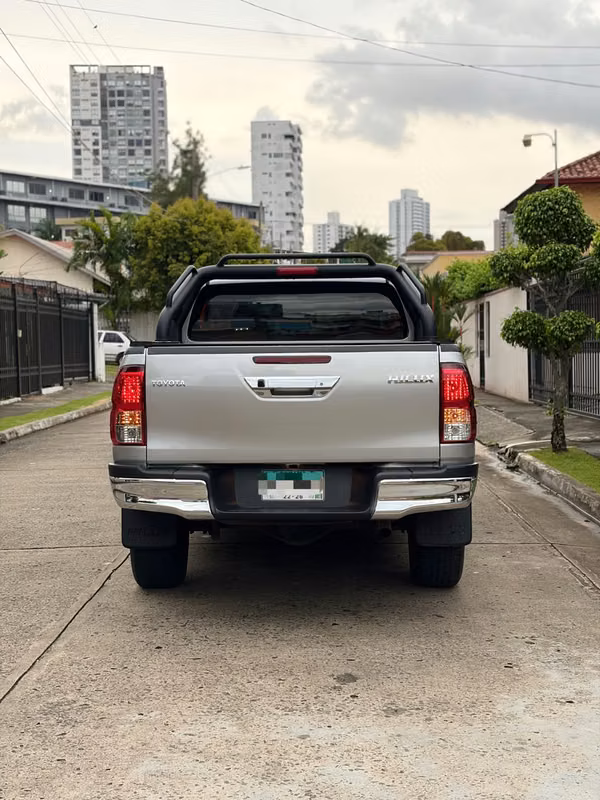 Pickup Toyota Hilux 2023 Manual 4X4 ¡Solo 35mil km!