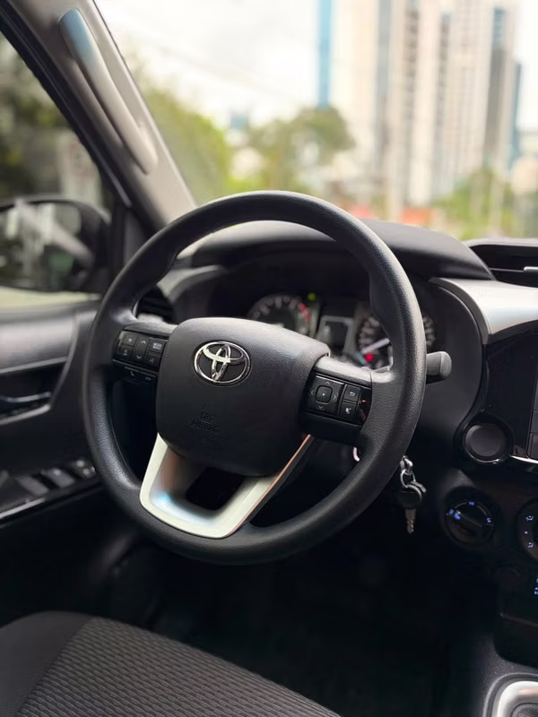 Pickup Toyota Hilux 2023 Manual 4X4 ¡Solo 35mil km!