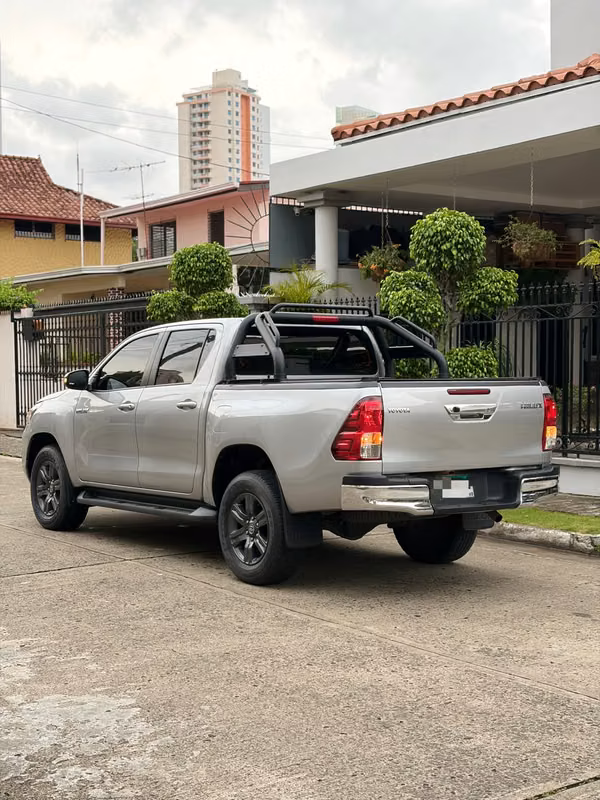 Pickup Toyota Hilux 2023 Manual 4X4 ¡Solo 35mil km!