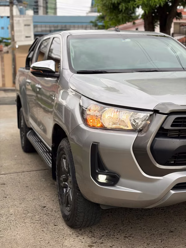 Pickup Toyota Hilux 2023 Manual 4X4 ¡Solo 35mil km!